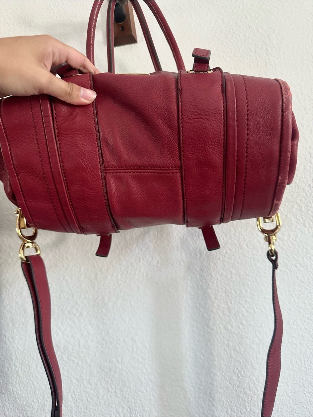 Love Moschino Red Shoulder Bag with Gold Hardware - Picture 4 of 8
